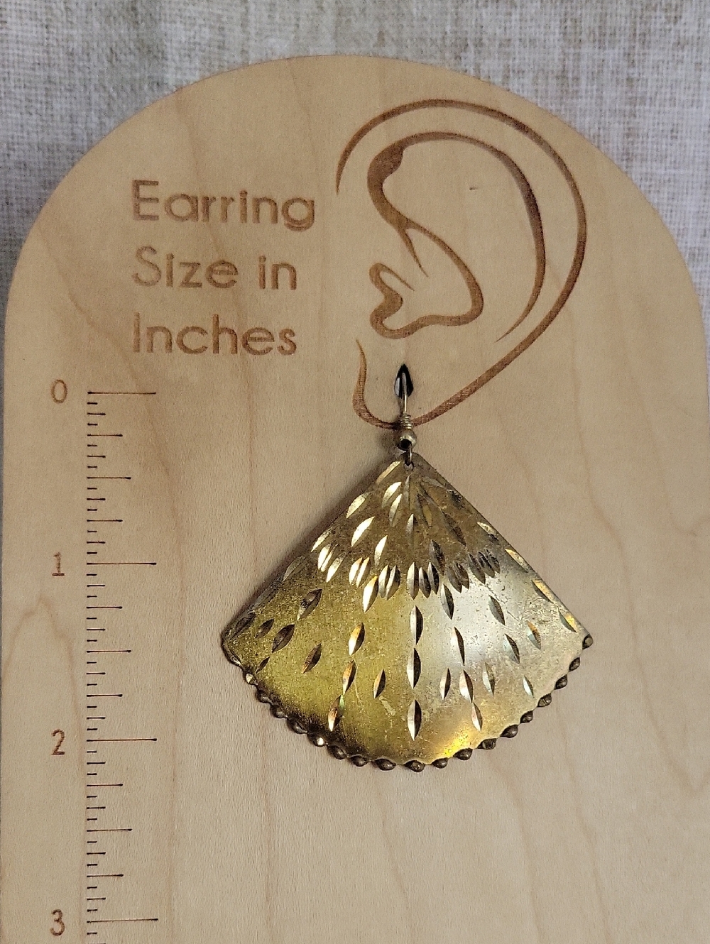 Vintage Gold Fan-Shaped Textured Dangle Earrings - Picture 4 of 5